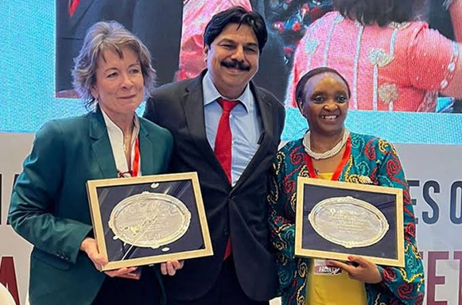 Bloom IVF team receiving an international recognition award